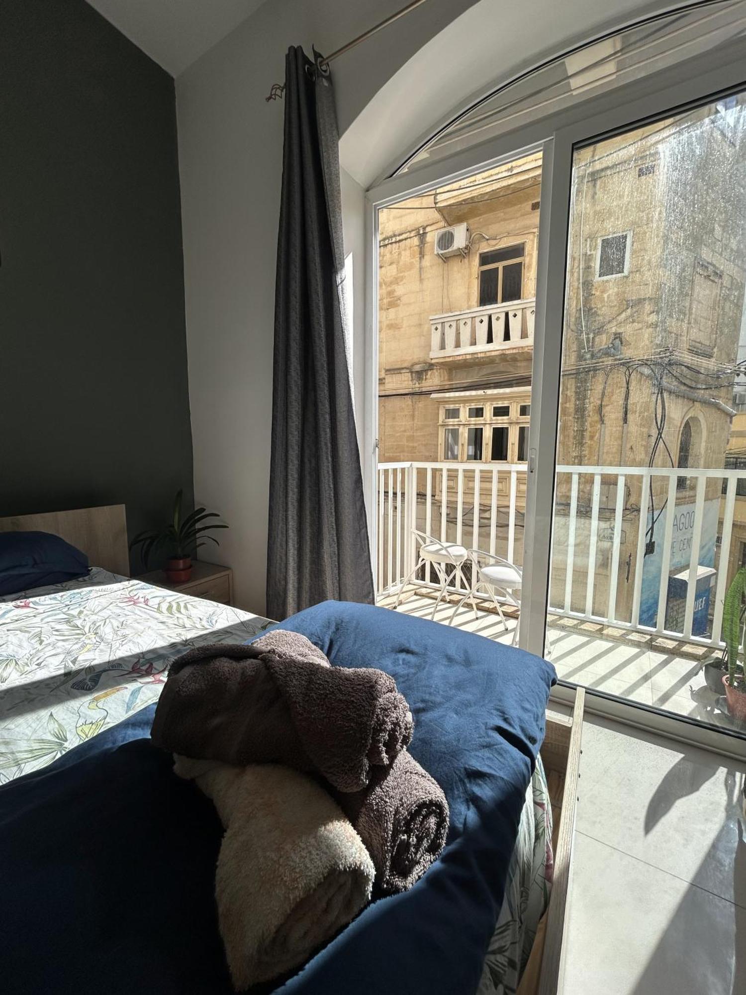 Airconditioned And Spacious Homestay szállás *