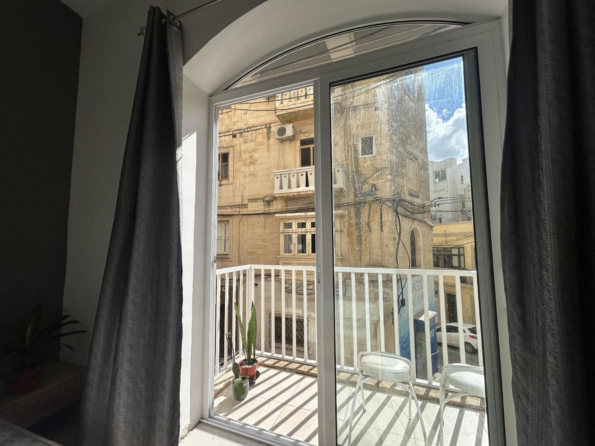 Airconditioned And Spacious Homestay Sliema